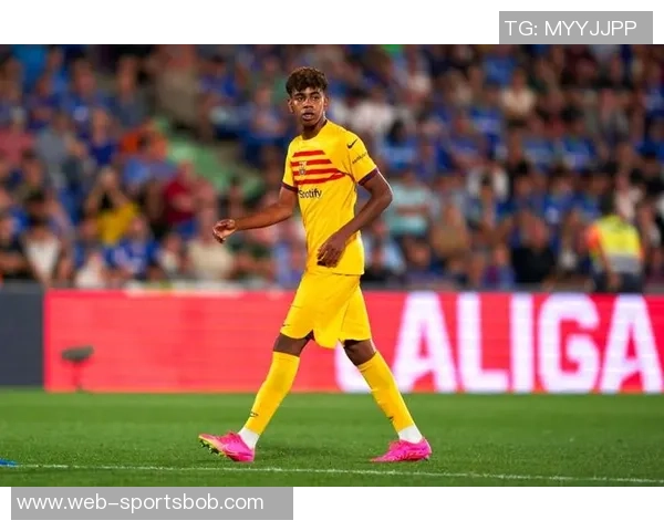 西媒报道亚马尔备战巴黎之战积极训练成为最后离场球员之一